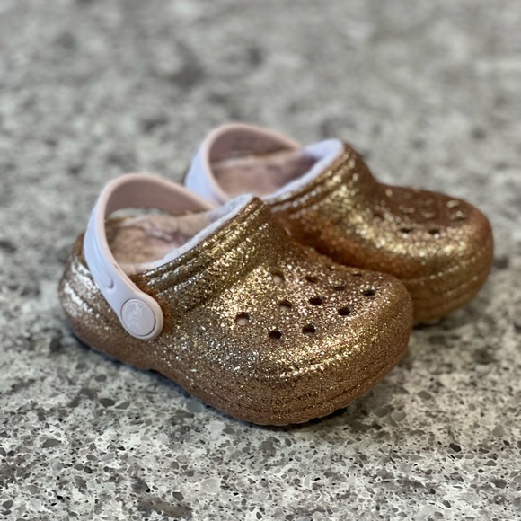 C5 Pink Glitter Fuzzy Crocs - Picture 6 of 7